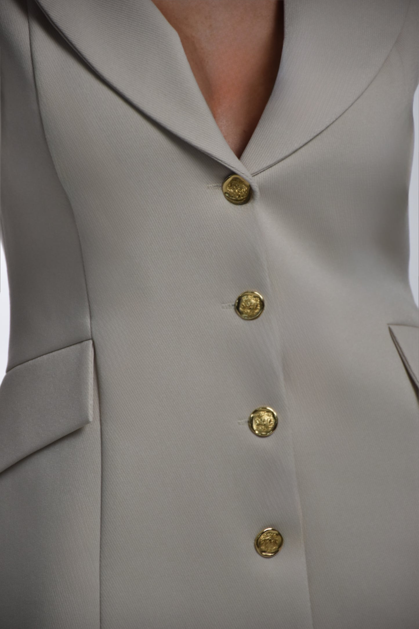 Klassikaline Kuldsete Nööpidega Vest - VOGE